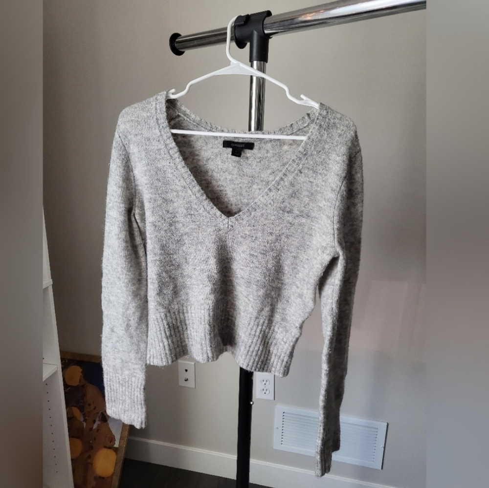 ❌️SOLD❌️Cropped V-Neck Sweater - Picture 2 of 6